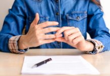 Does divorce make us happier than continuing in an unhappy marriage? divorce