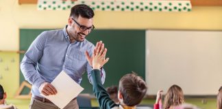 Education: between the crisis of models and the source of models education