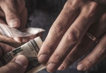 Visible and invisible chains Visible and invisible chains