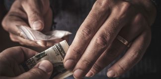 Visible and invisible chains Visible and invisible chains